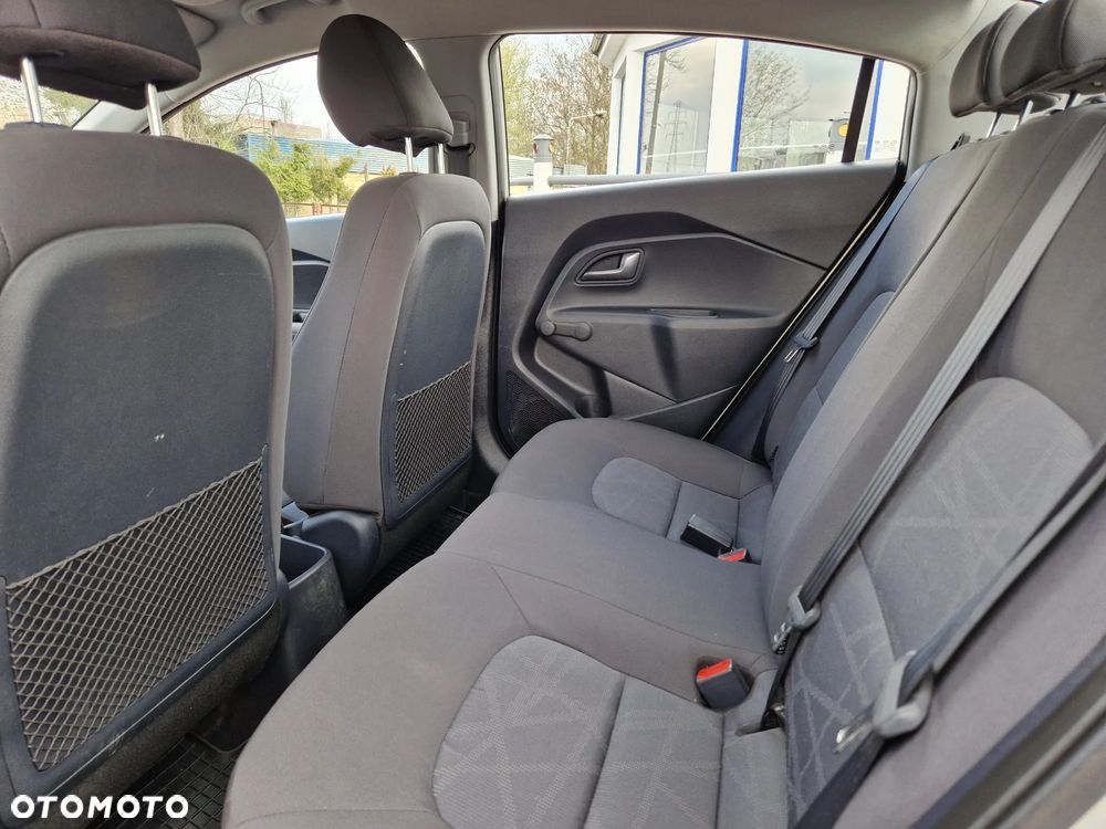 Kia Rio 1.2 L - 12