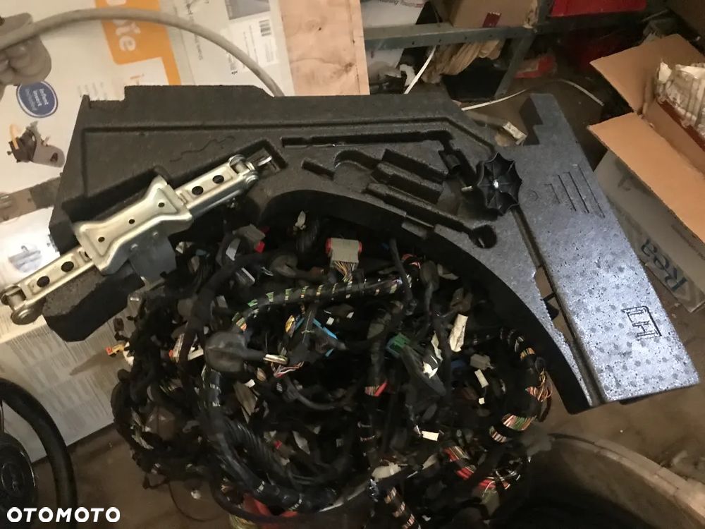 WKLAD  STYROPIAN BAGAŻNIKA LEWAREK QUASHAI J10 - 3