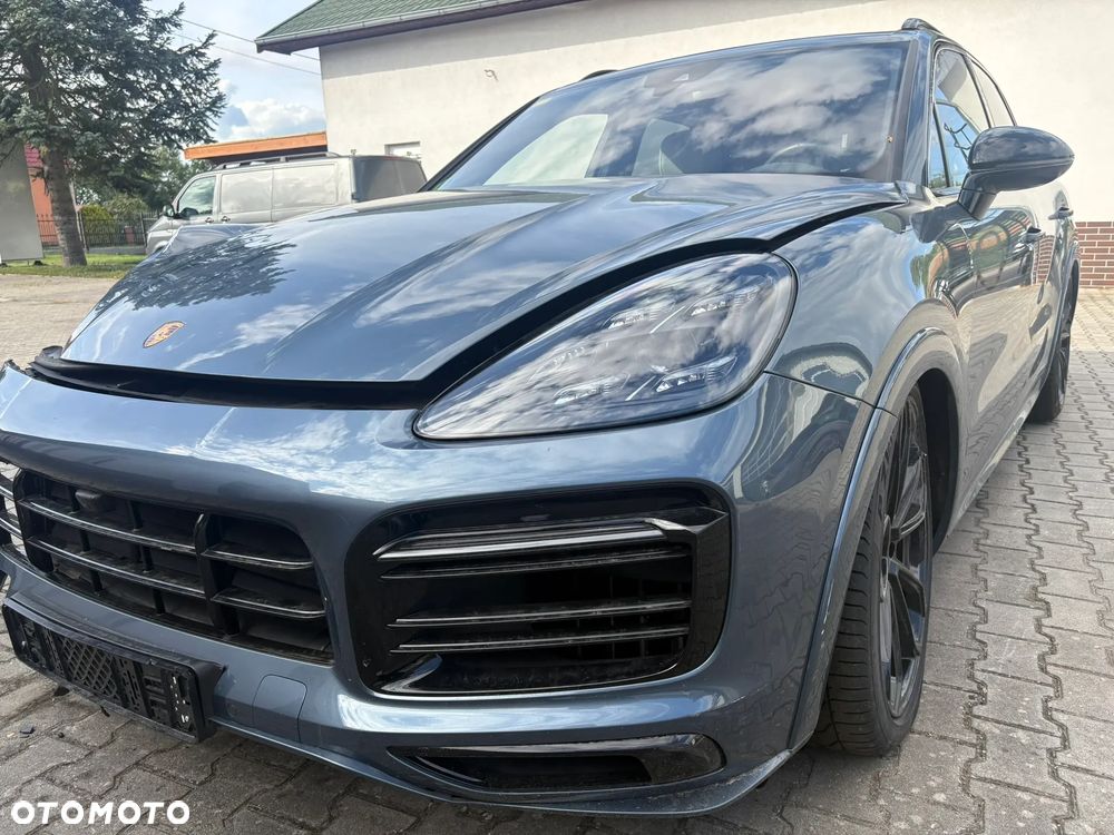 Porsche Cayenne - 1