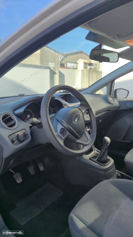 Ford Fiesta - 12