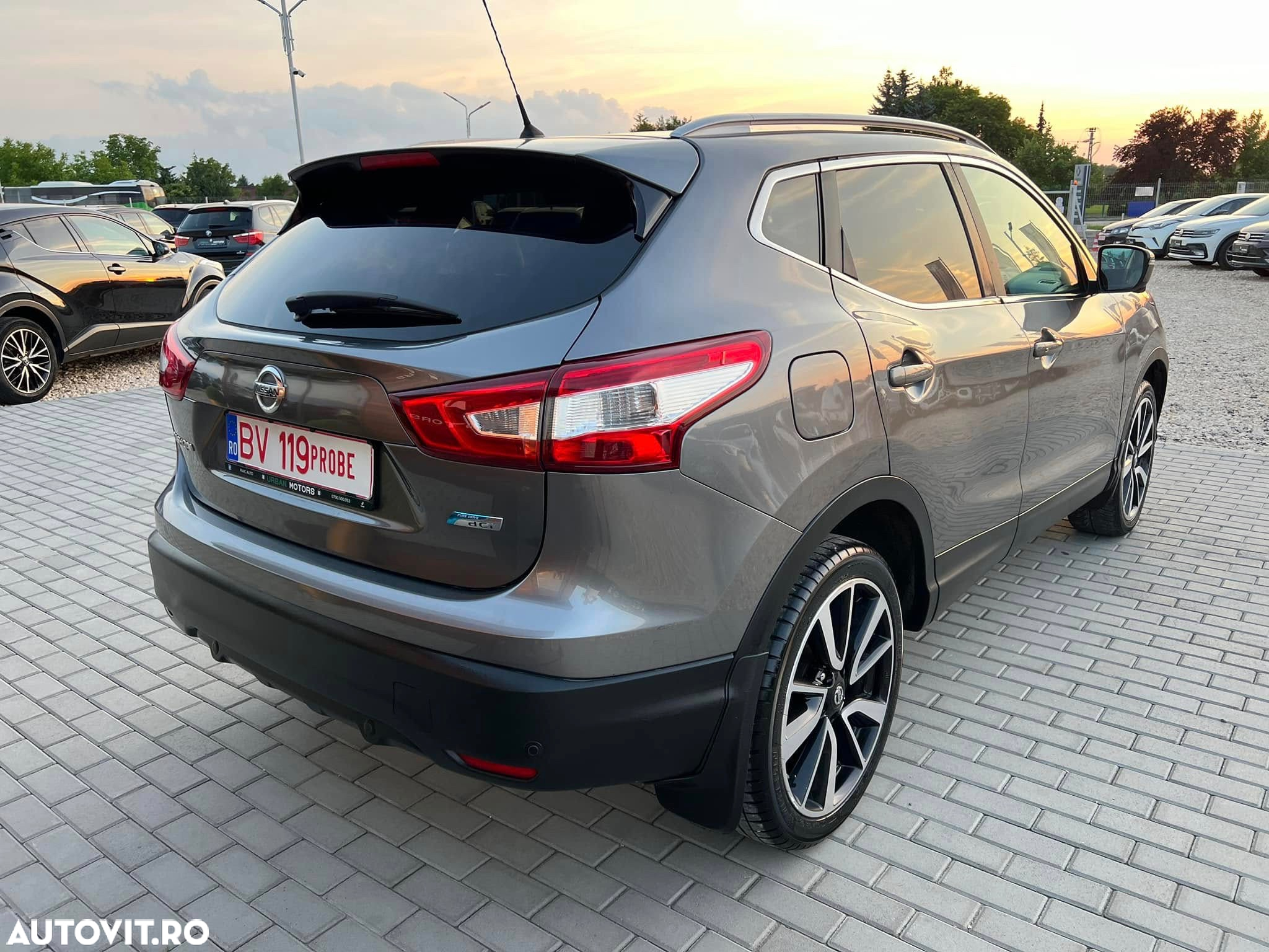 Nissan Qashqai 1.6 DCI Xtronic TEKNA - 2