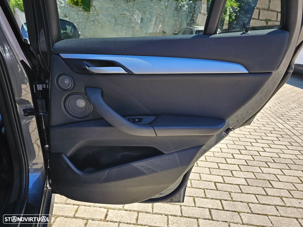 BMW X1 25 e xDrive Corporate Edition - 16