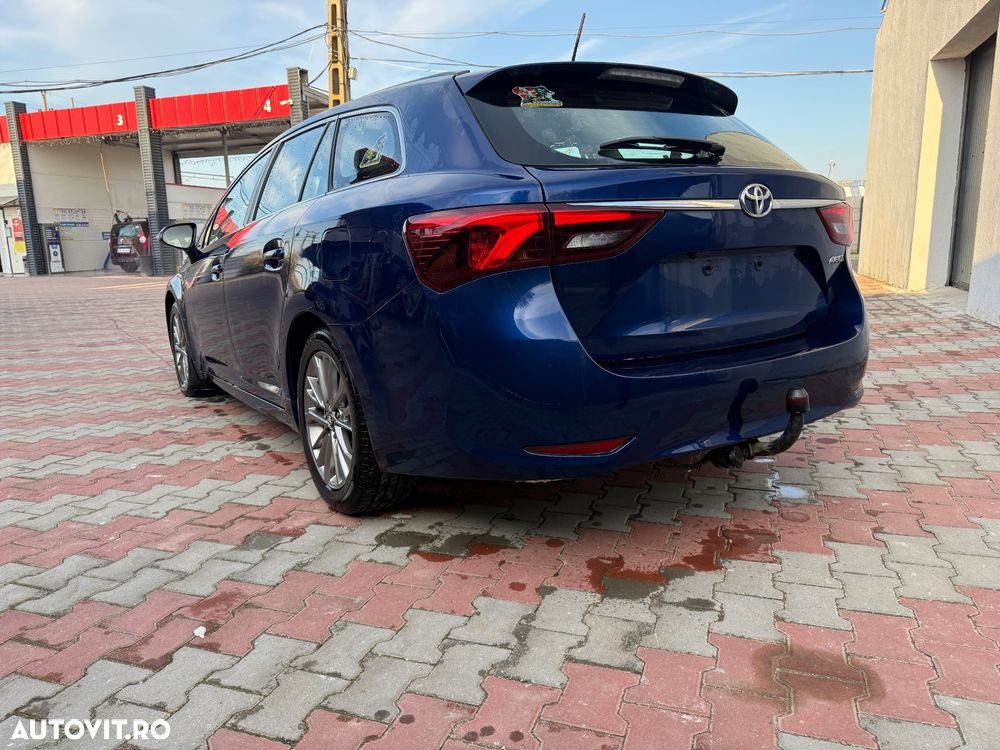 Toyota Avensis 1.6 Comfort - 4