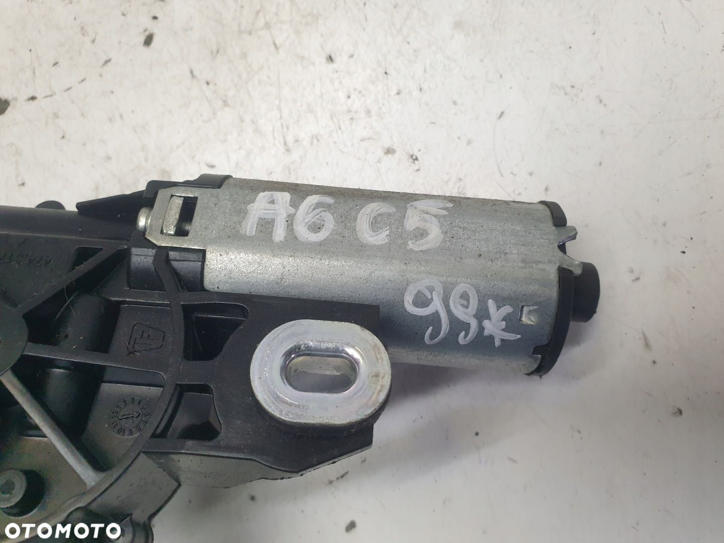 SILNICZEK WYCIERACZKI AUDI A6 C5 - 5