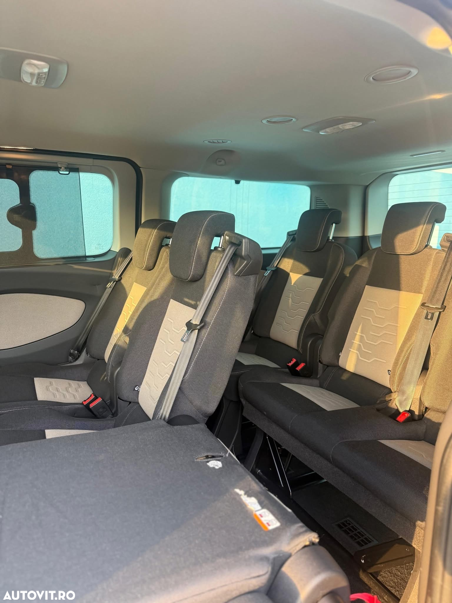 Ford Tourneo Custom Bus 320 2.0 EcoBlue 130 CP L1H1 Titanium - 6
