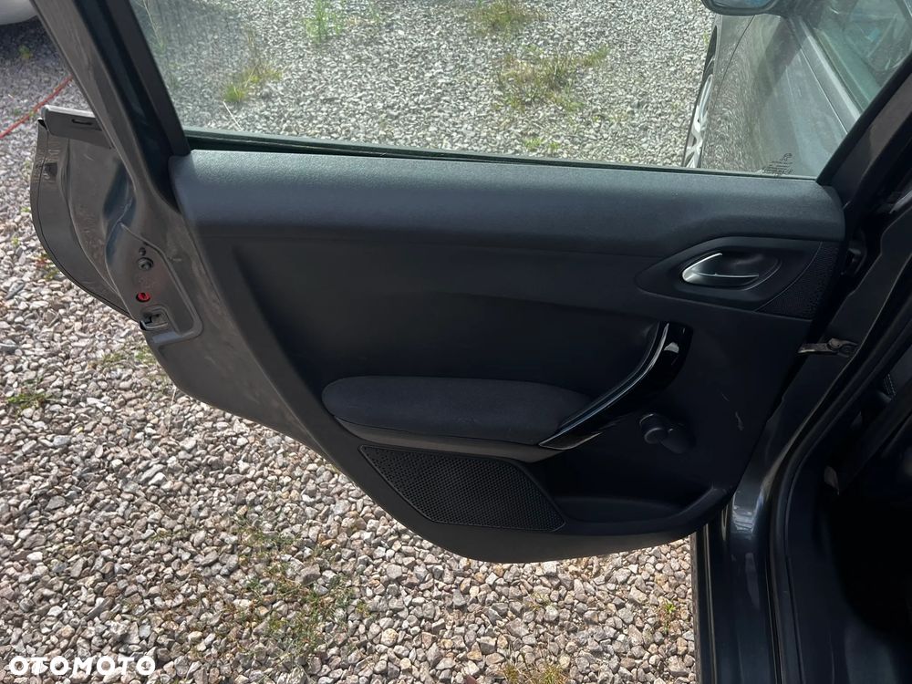 Peugeot 208 - 24