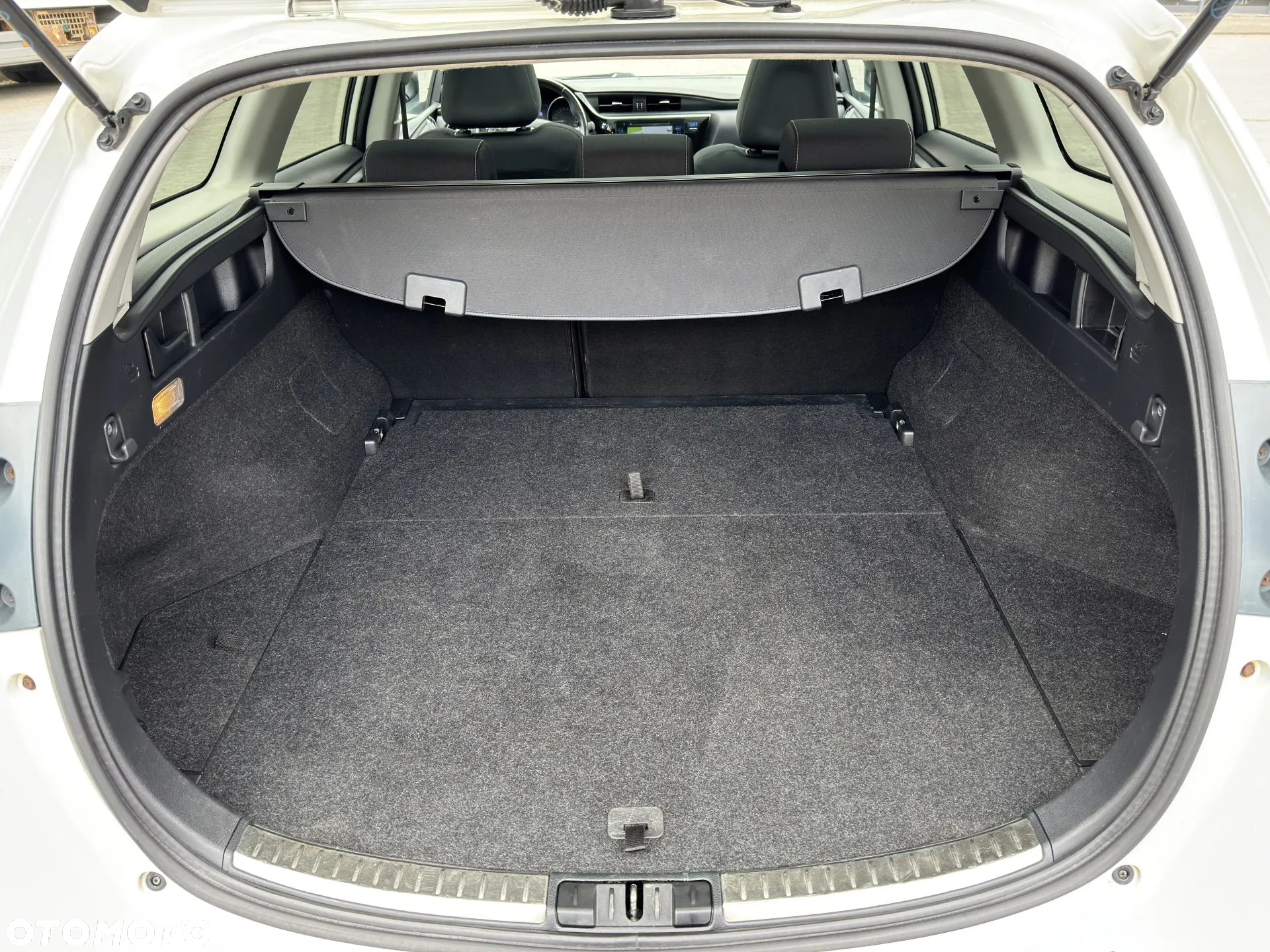 Toyota Auris Hybrid 135 Premium - 16