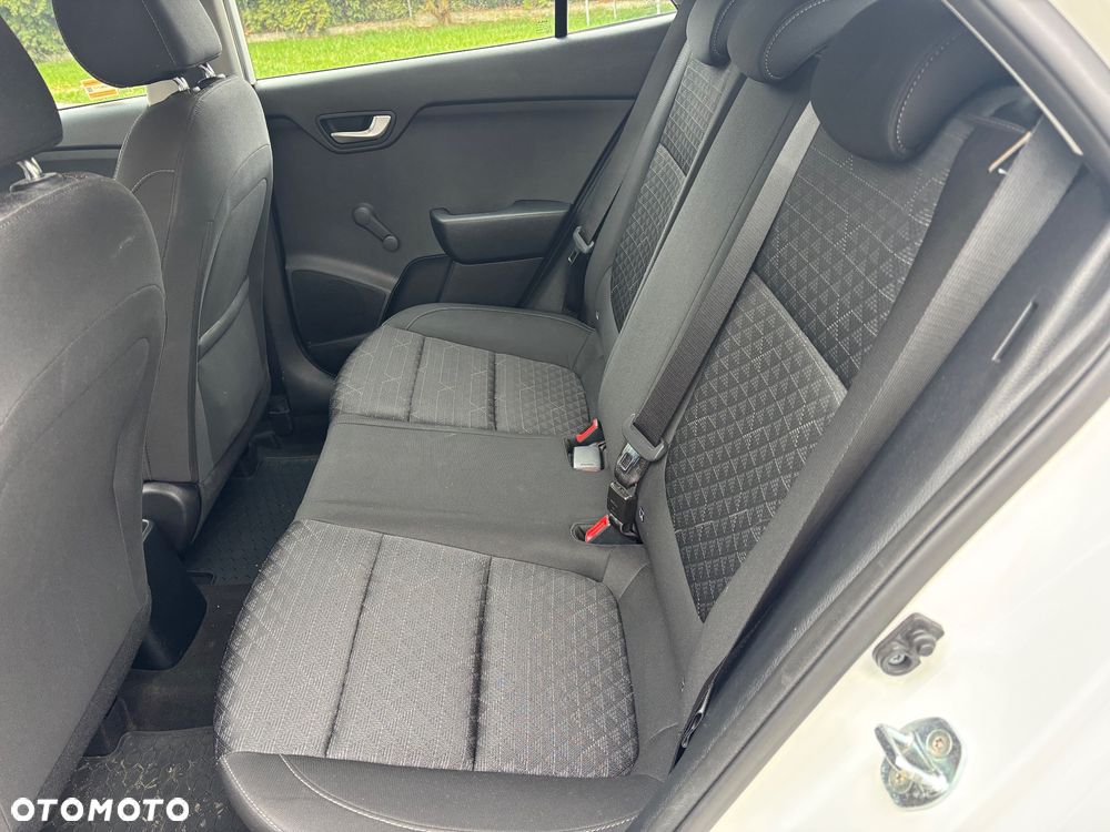 Kia Rio 1.2 L - 7