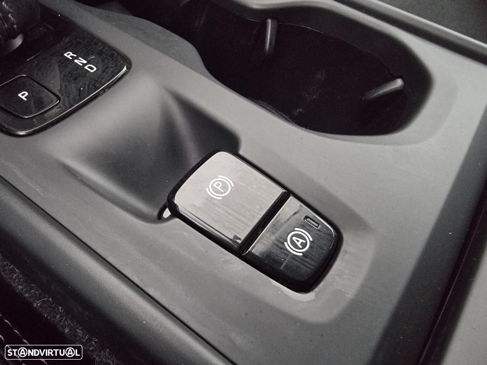 Volvo XC 40 2.0 D3 Momentum Plus Geartronic - 43