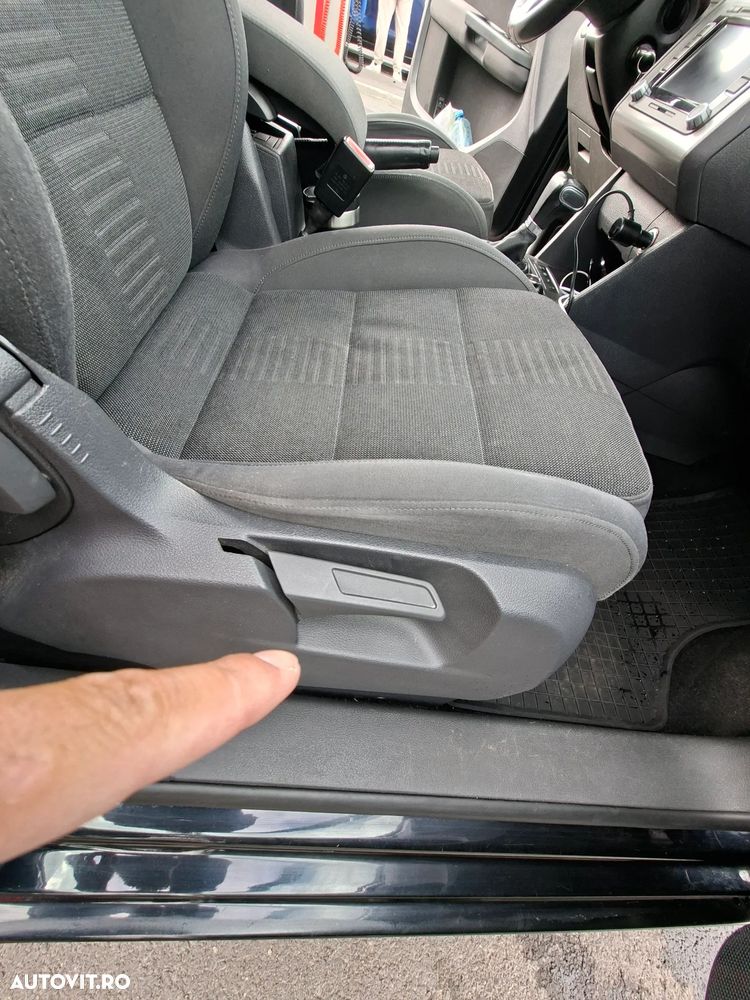 Volkswagen Touran 2.0 TDI DPF DSG Highline - 13