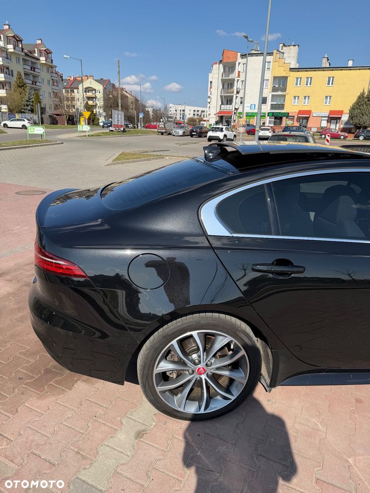 Jaguar XE 2.0 D180 R-Dynamic S - 14