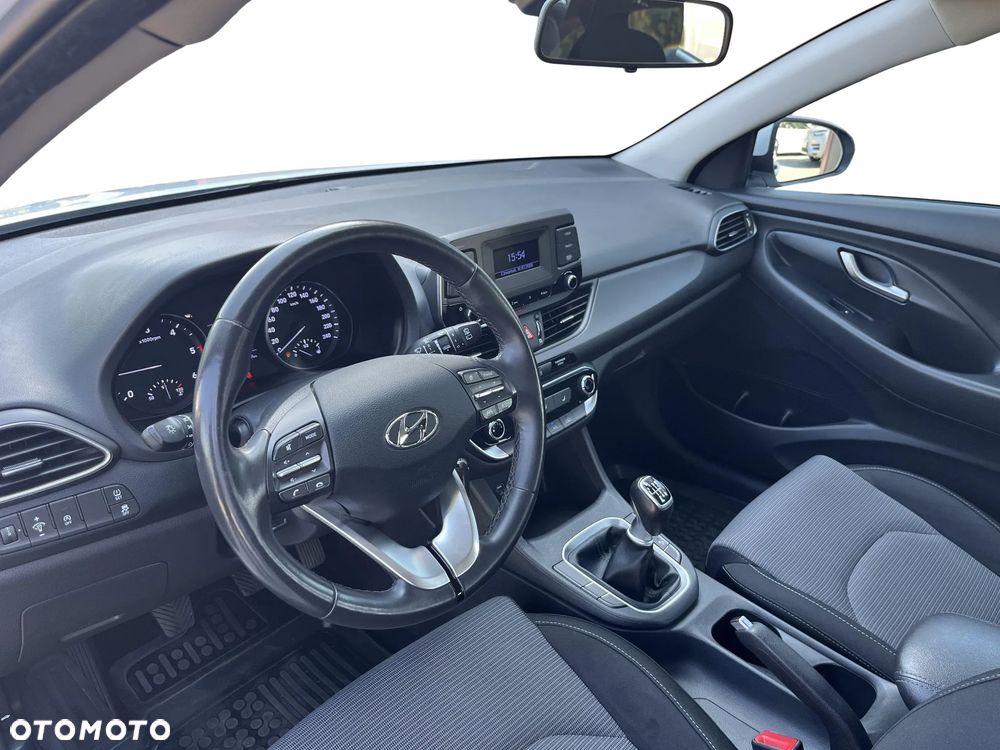 Hyundai i30 1.6 D Classic + - 15