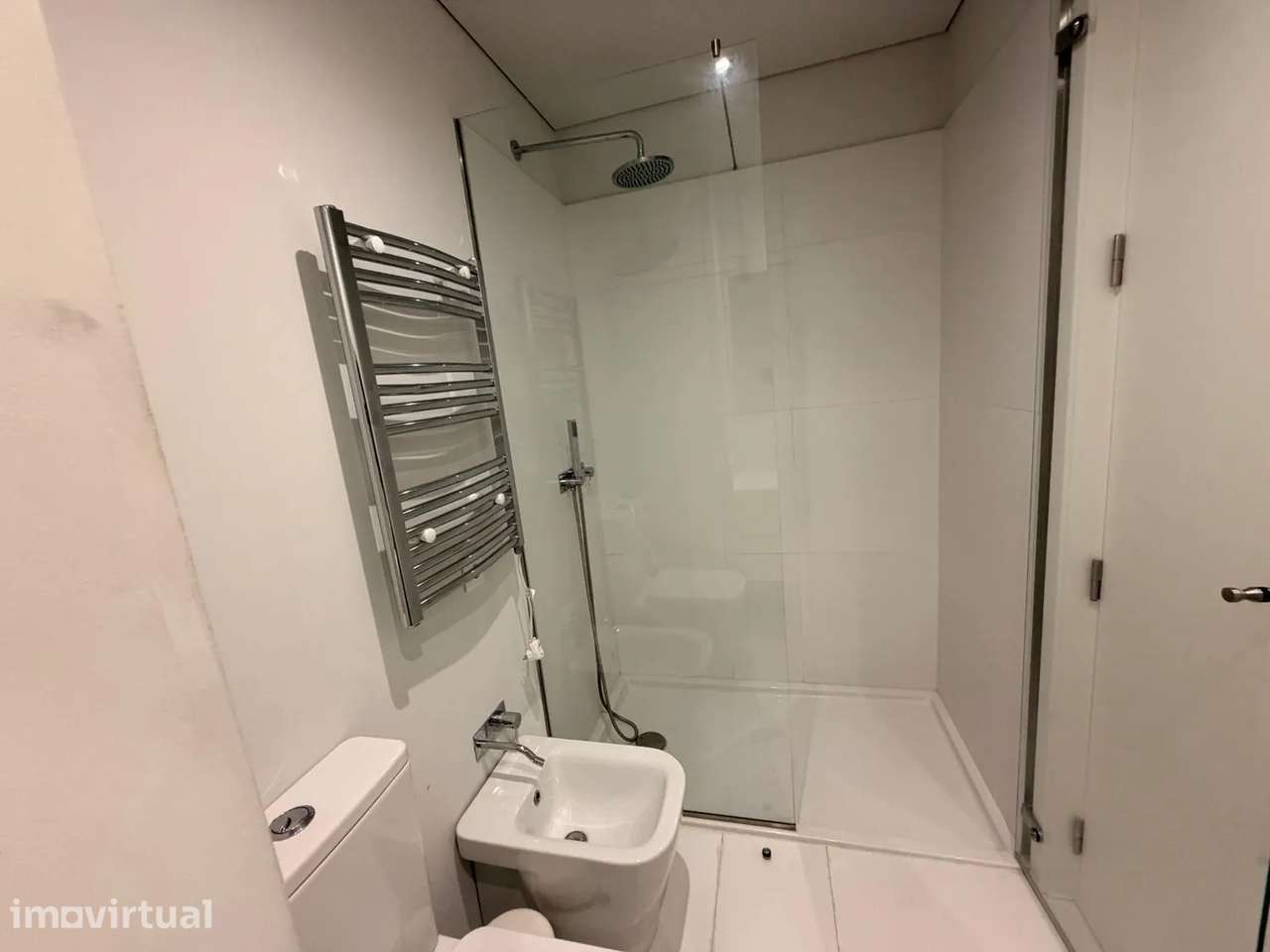Apartamento T0 totalmente mobilado - Empreendimento Evolution - Grande imagem: 5/15
