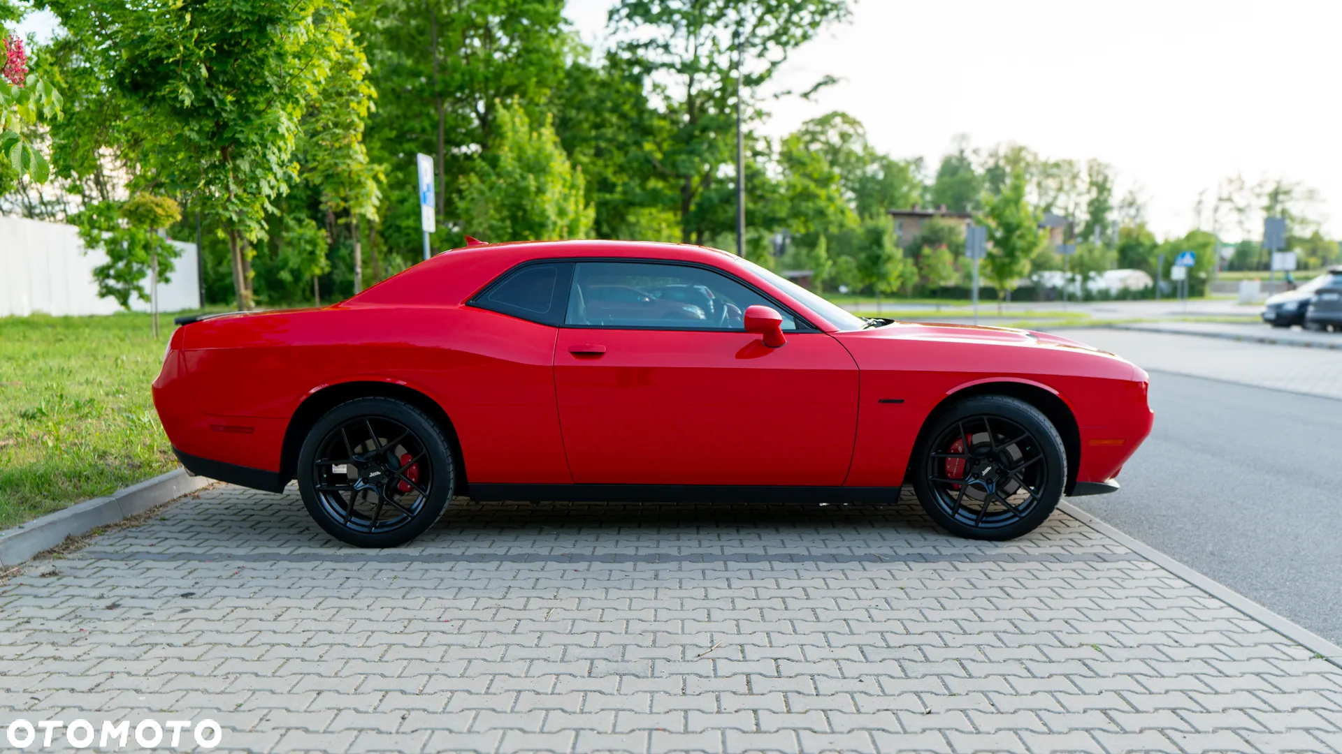 Dodge Challenger - 8
