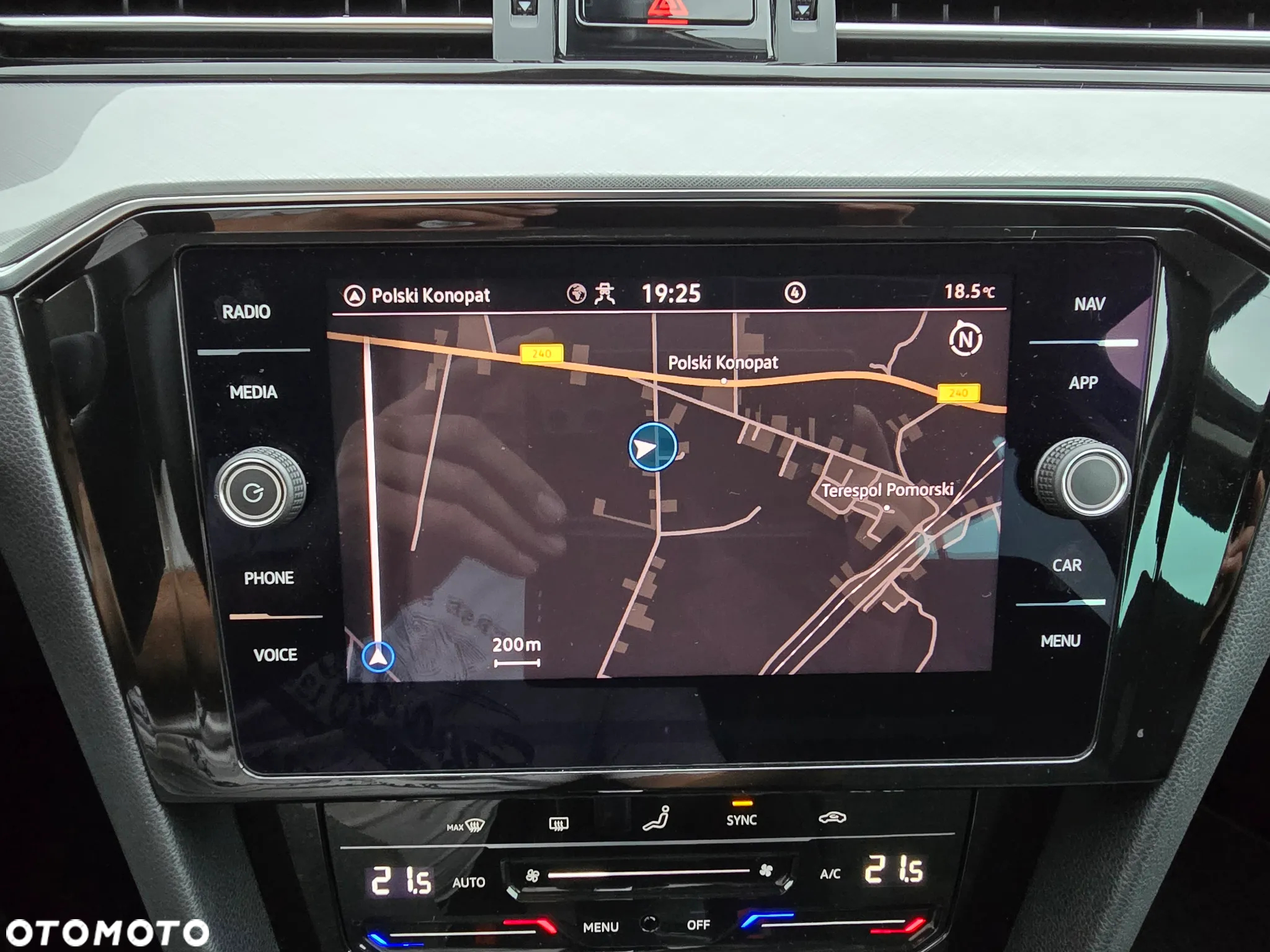 Volkswagen Passat Variant 2.0 TDI SCR DSG R-Line - 19
