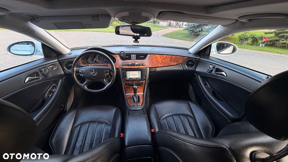 Mercedes-Benz CLS 500 - 35
