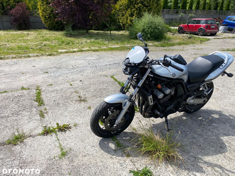 Yamaha FZS - 4
