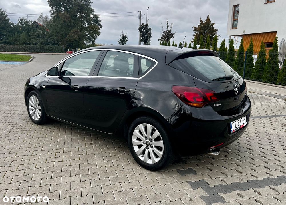 Opel Astra 1.6 Turbo Cosmo - 3