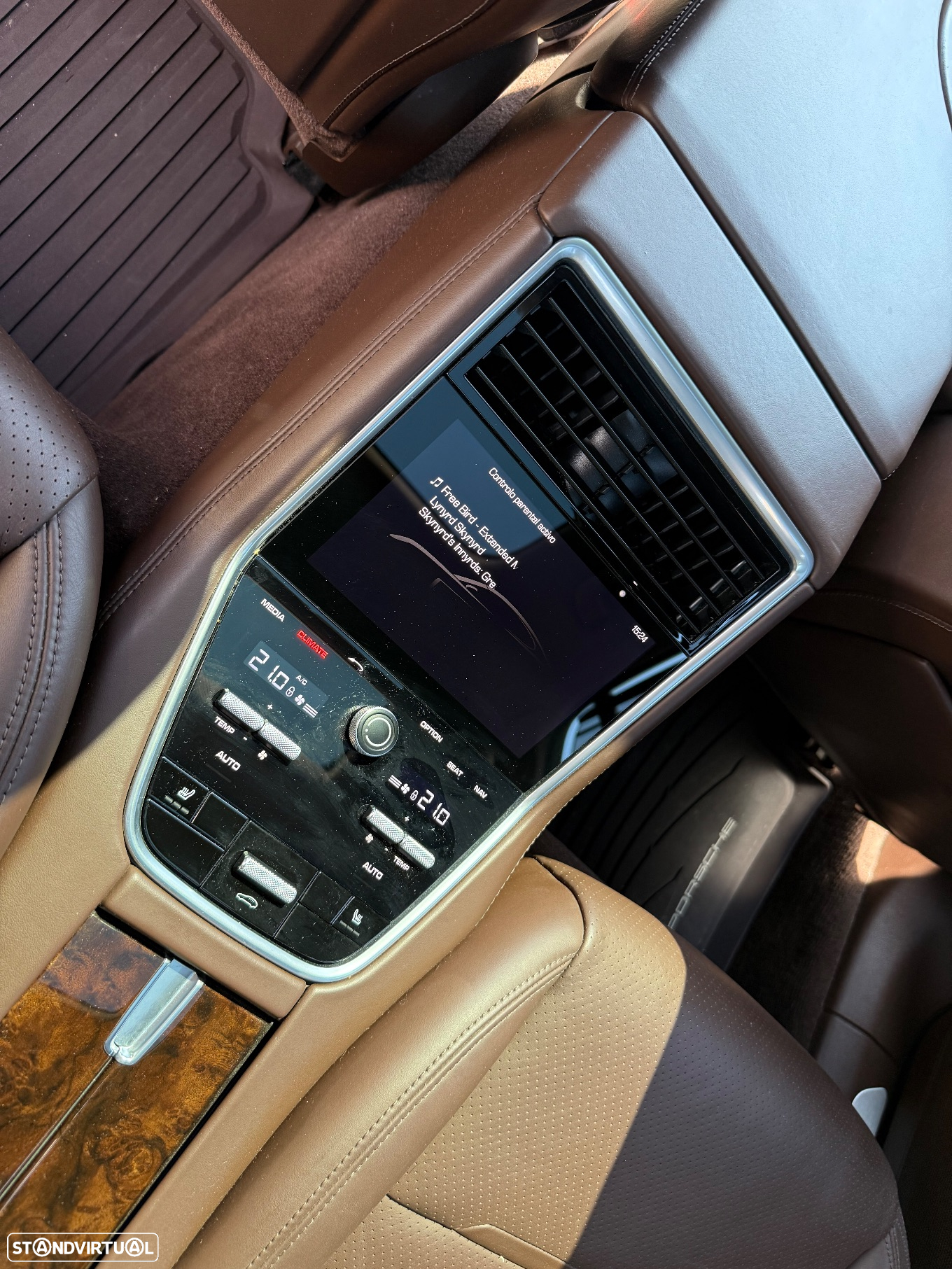 Porsche Panamera 4 E-Hybrid - 15