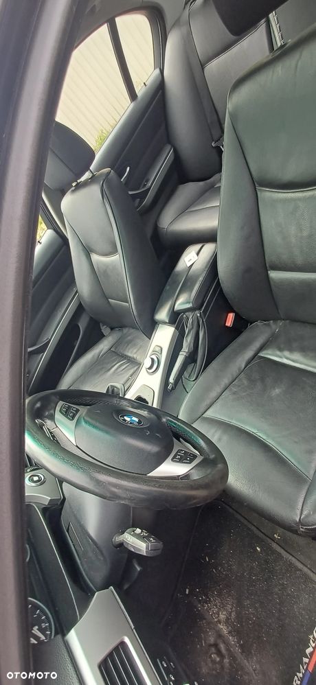 BMW e90 sedan czarna skóra fotele grzane boczki składana kanapa - 1