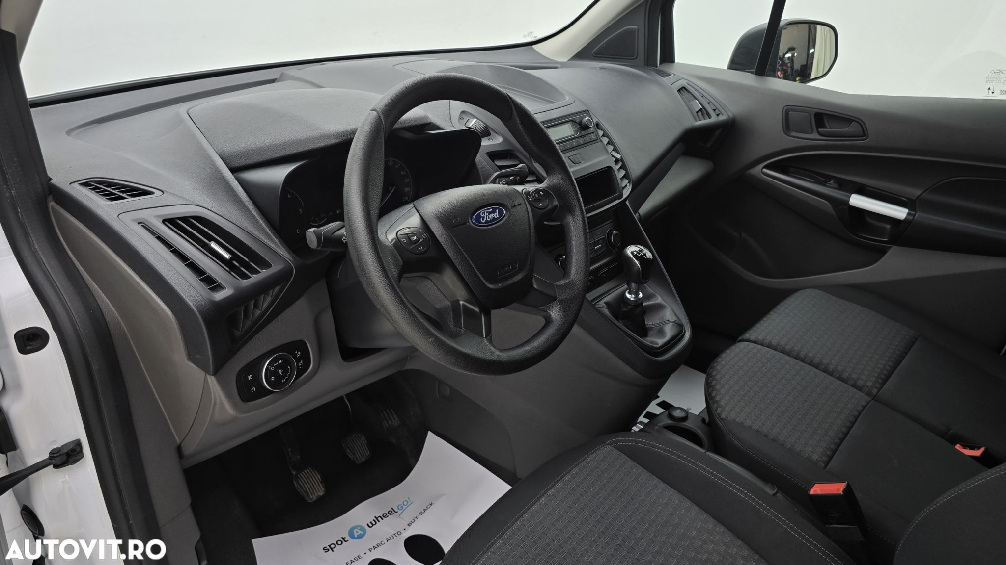 Ford Transit Connect - 13