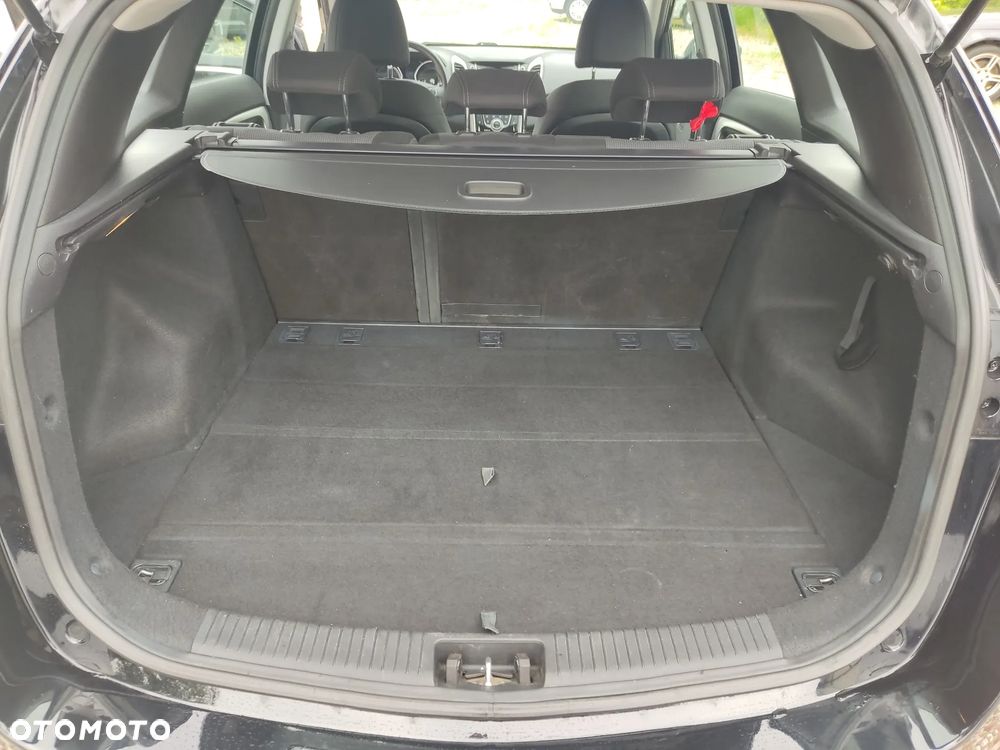 Hyundai i30 blue Kombi 1.6 GDi Passion - 17