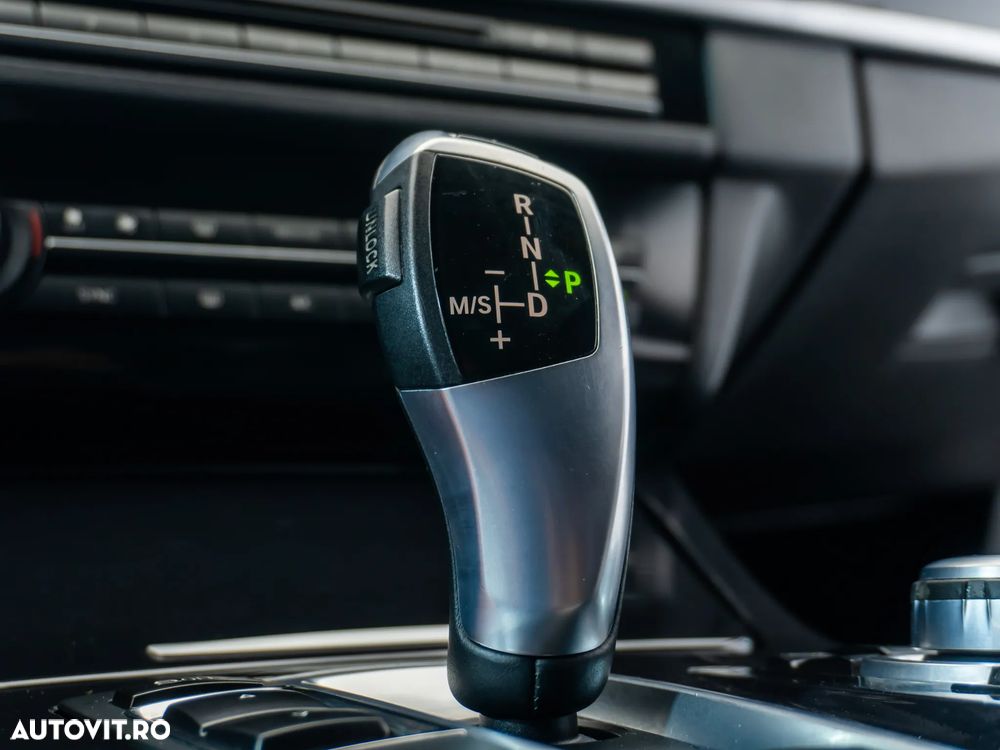 BMW Seria 5 520d AT - 28