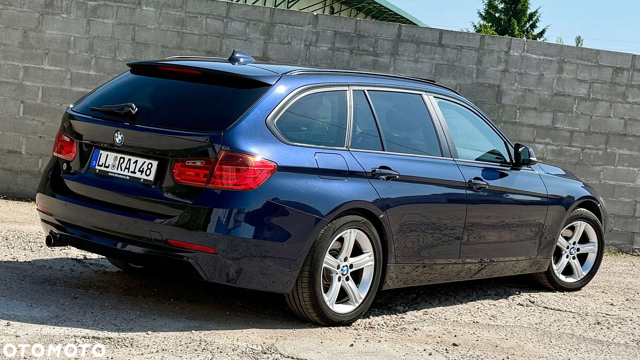 BMW Seria 3 318d DPF Touring Edition Exclusive - 16