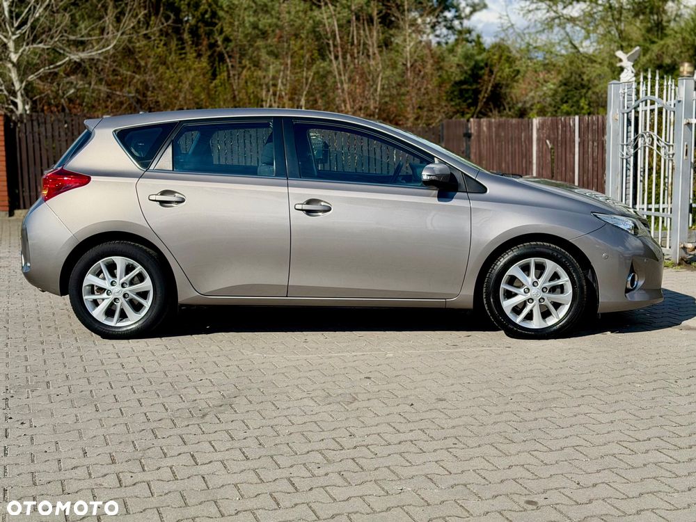 Toyota Auris 1.4 D-4D Life Plus - 23