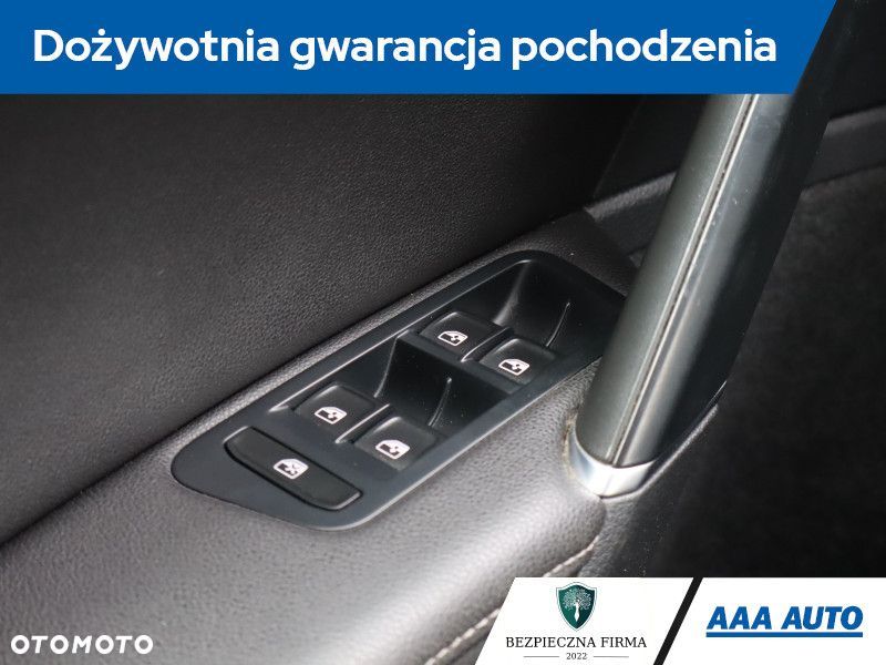 Volkswagen Golf - 22