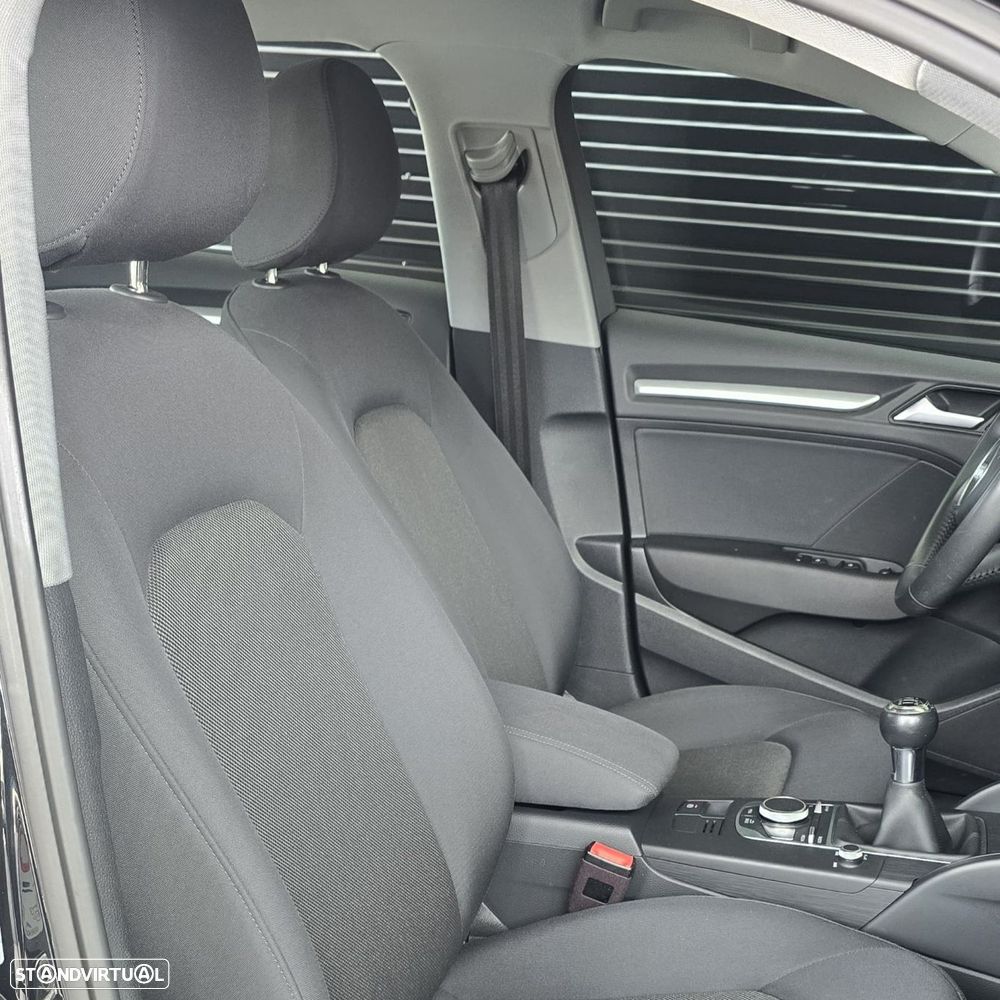 Audi A3 Limousine 30 TFSI Design - 9