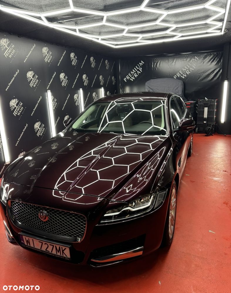 Jaguar XF 2.0 T AWD Portfolio - 2
