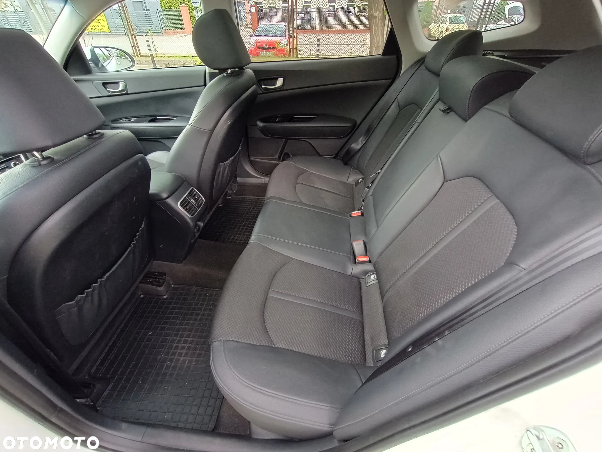 Kia Optima - 14