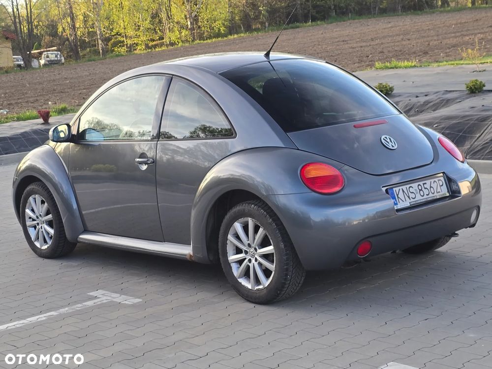 Volkswagen New Beetle - 4