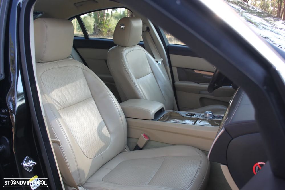 Jaguar XF 3.0 D V6 S Premium Luxury - 25