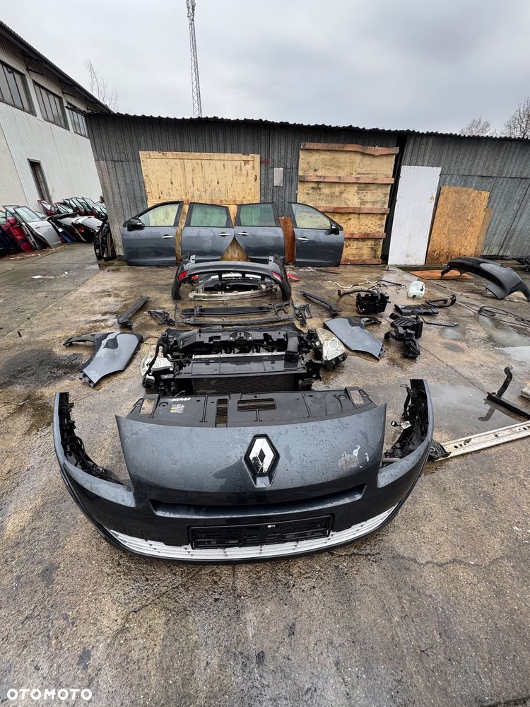 Renault grand scenic 3  grandscenic TEB66  / EA3 / Jz1V / TLALLE / SZHR / SAN513 // D22240 drzwi prawe lewe przednie tylne tył przód kompletny przód grand Scenic 3 szary ciemny drzwi prawe lewe lusterko składane zderzak tył tylni klapa bagażnika klapa tył lampy tył tylnie prawa lewa belka tylnia Podszybie kompletne osłoną słupka prawa lewa zawiasy maski prawy lewy wąż węże klimy podstawa akumulatora zbiorniczek spryskiwaczy filtr powietrza belka dolna przednia na dole zbiorniczek płynu chłodzącego  Lampa prawa lewa bixenon xenon 08120 /260100027r / 89902929  błotnik przód przedni prawy lewy maska pas przedni benzyna tce 130 benzyna zderzak przód przedni pdc 4 czujniki spryski Zenona komplet - 1