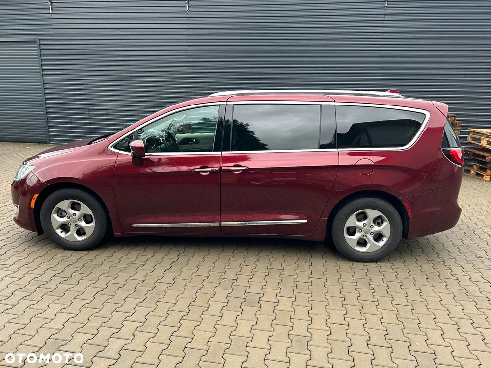 Chrysler Pacifica - 2