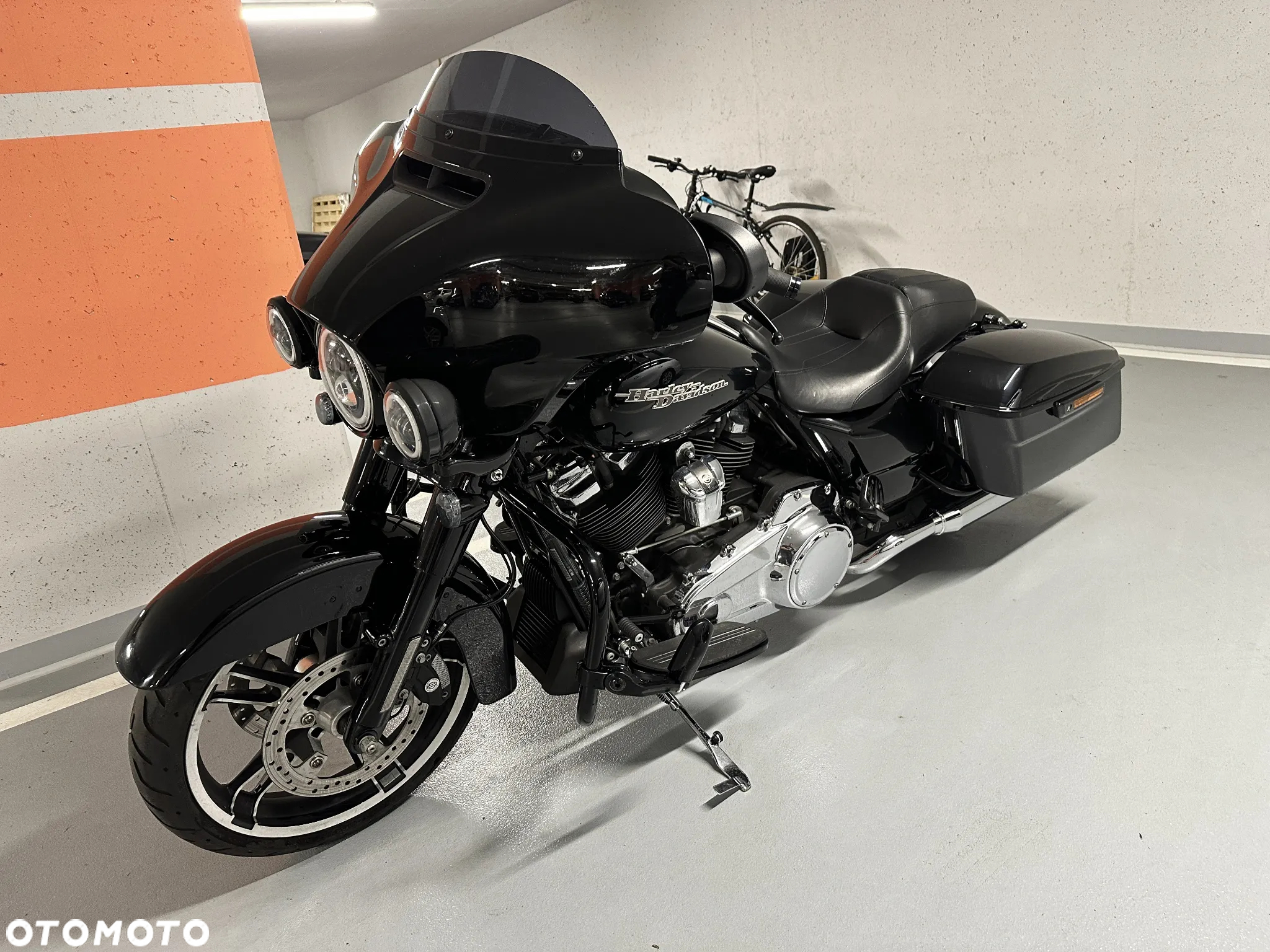 Harley-Davidson Touring Street Glide - 12