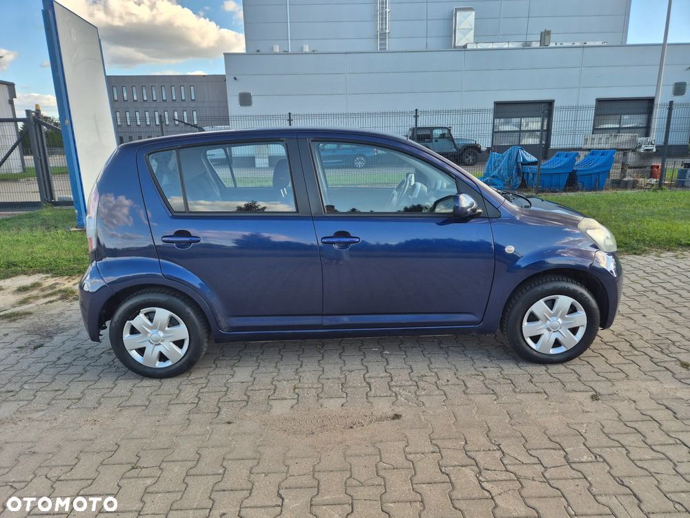 Daihatsu Sirion - 12