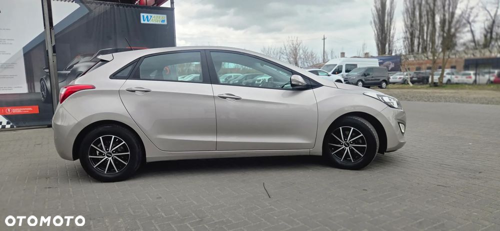 Hyundai i30 1.6 CRDi Premium - 17