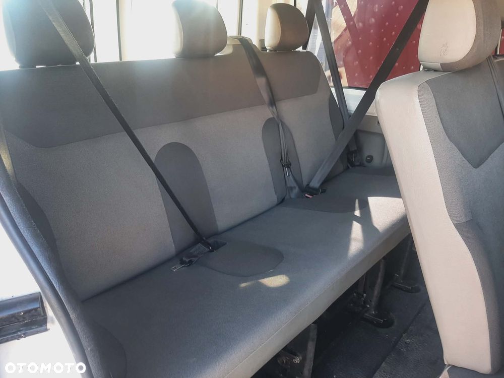 Renault Trafic Passenger Expression - 13