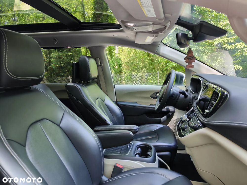 Chrysler Pacifica - 11