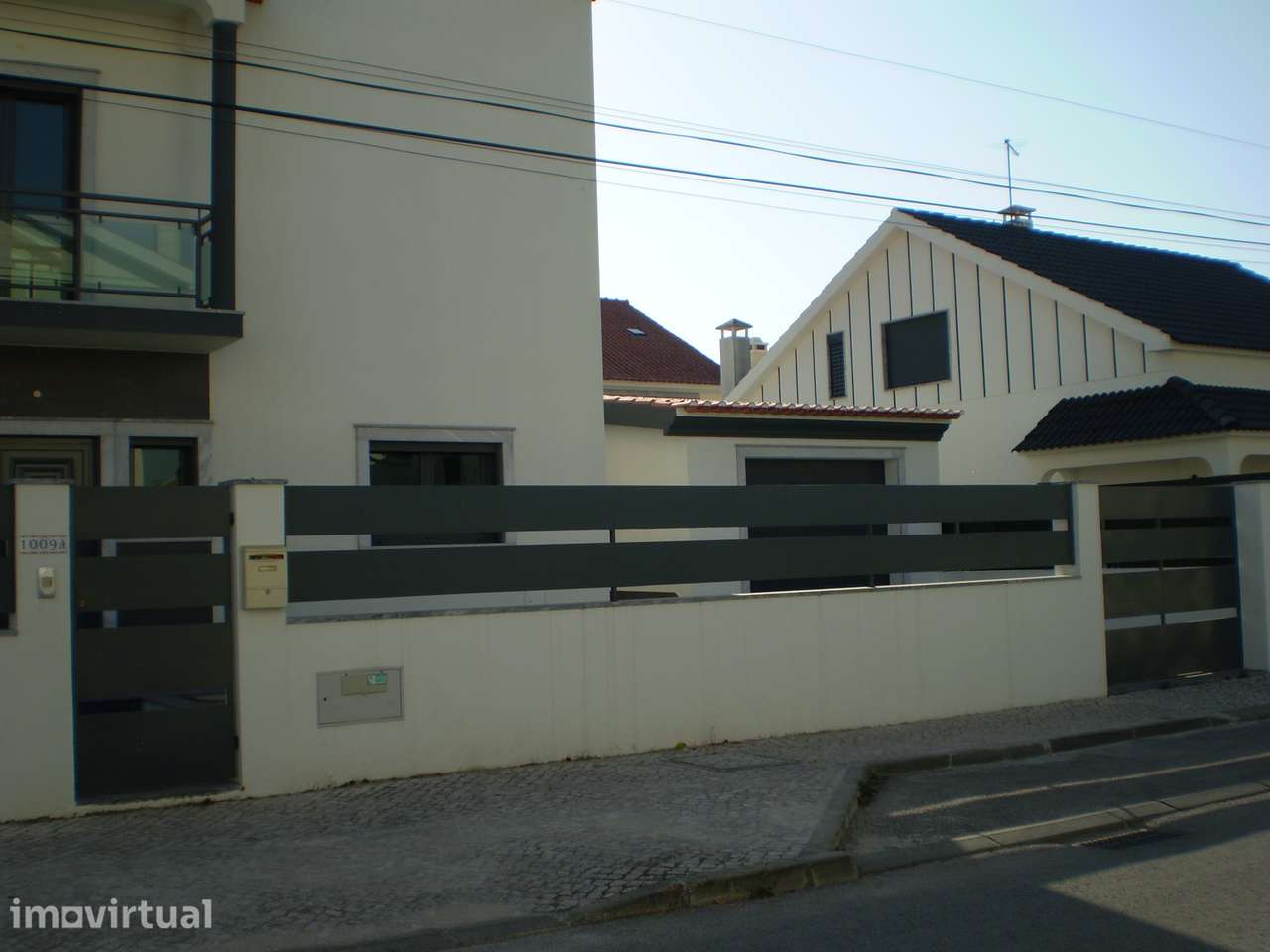 Moradia T3 com jardim, garagem e terraço em Quinta do Conde - Grande imagem: 2/9