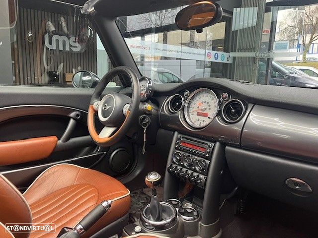 MINI Cabrio One Sidewalk - 15