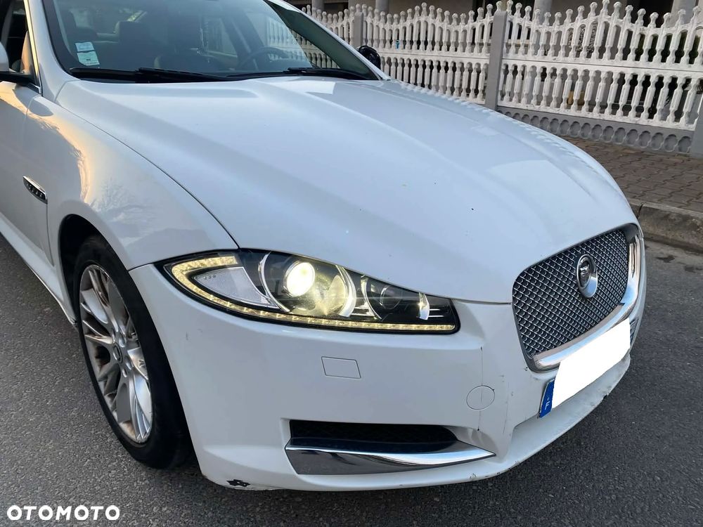Jaguar XF 3.0 V6 D Luxury - 28
