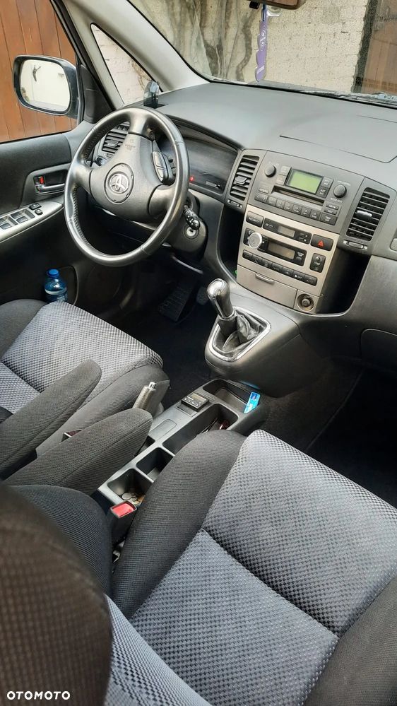 Toyota Corolla Verso - 4