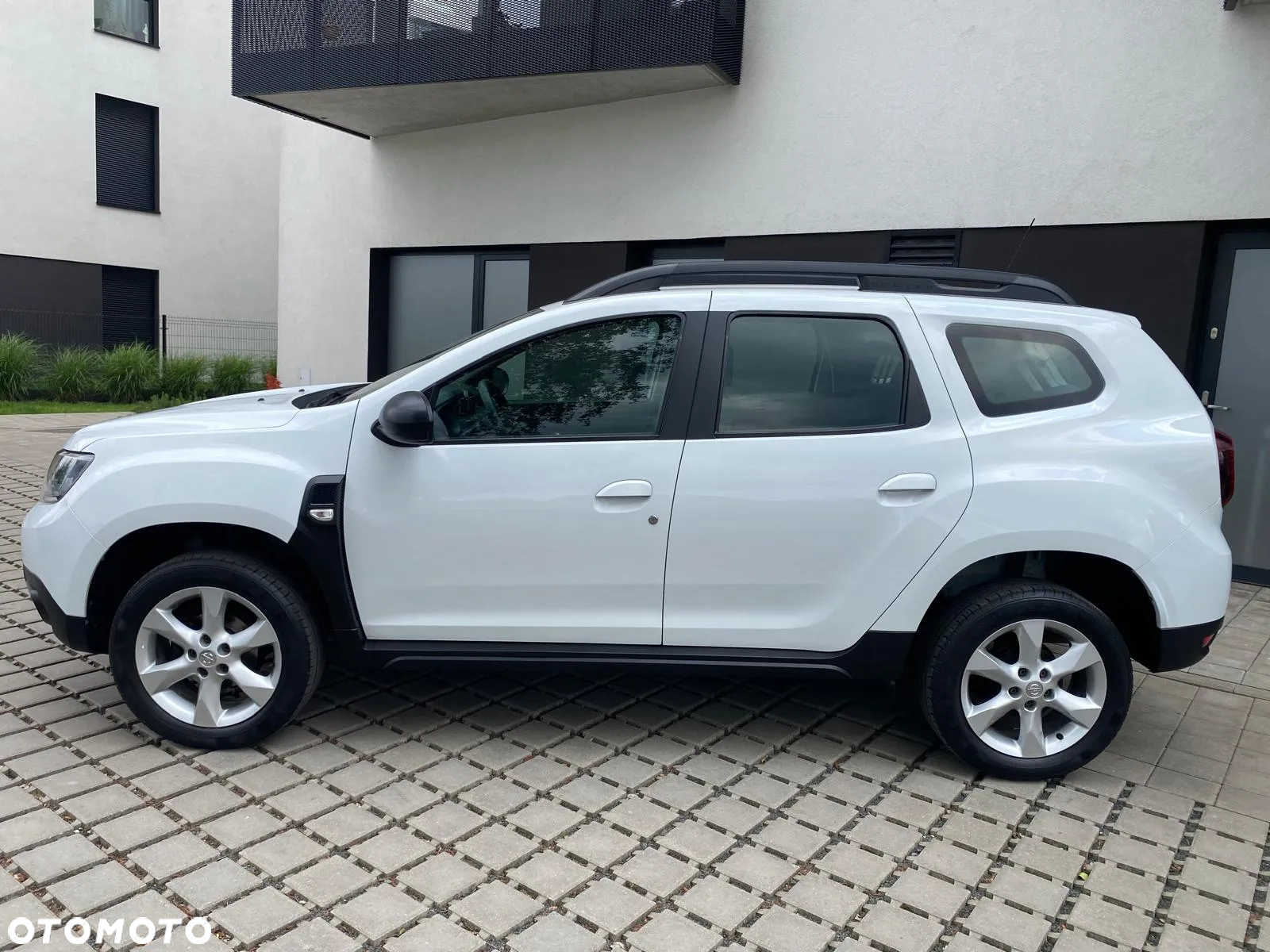 Dacia Duster 1.6 SCe Laureate S&S - 8
