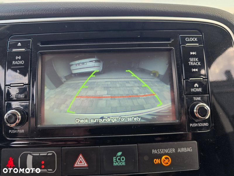 Mitsubishi Outlander 2.0 Intense + Navi 4WD CVT - 27