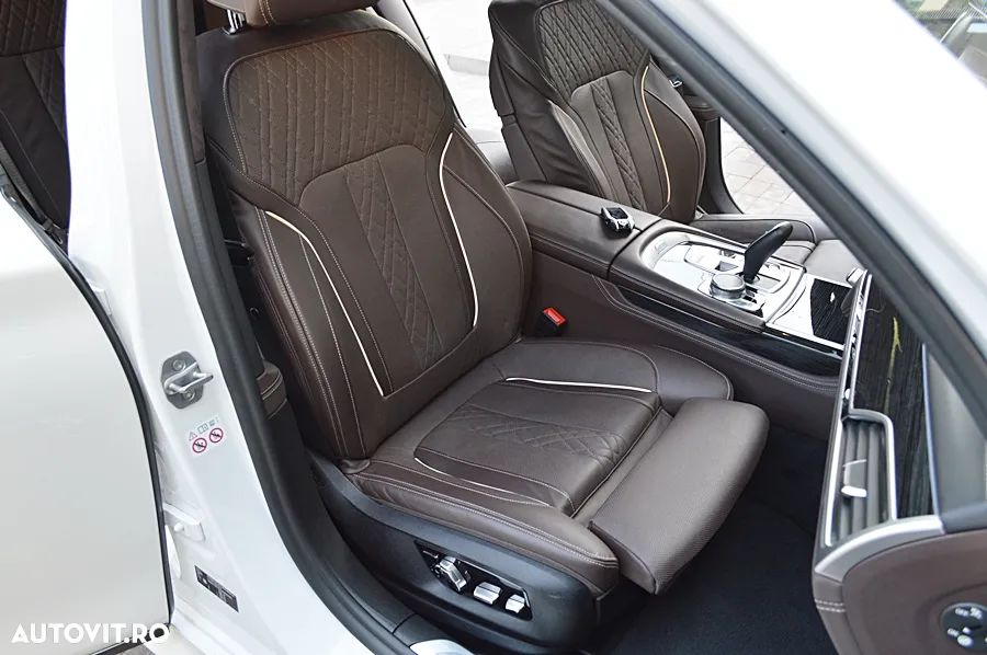 BMW Seria 7 730d xDrive MHEV - 34