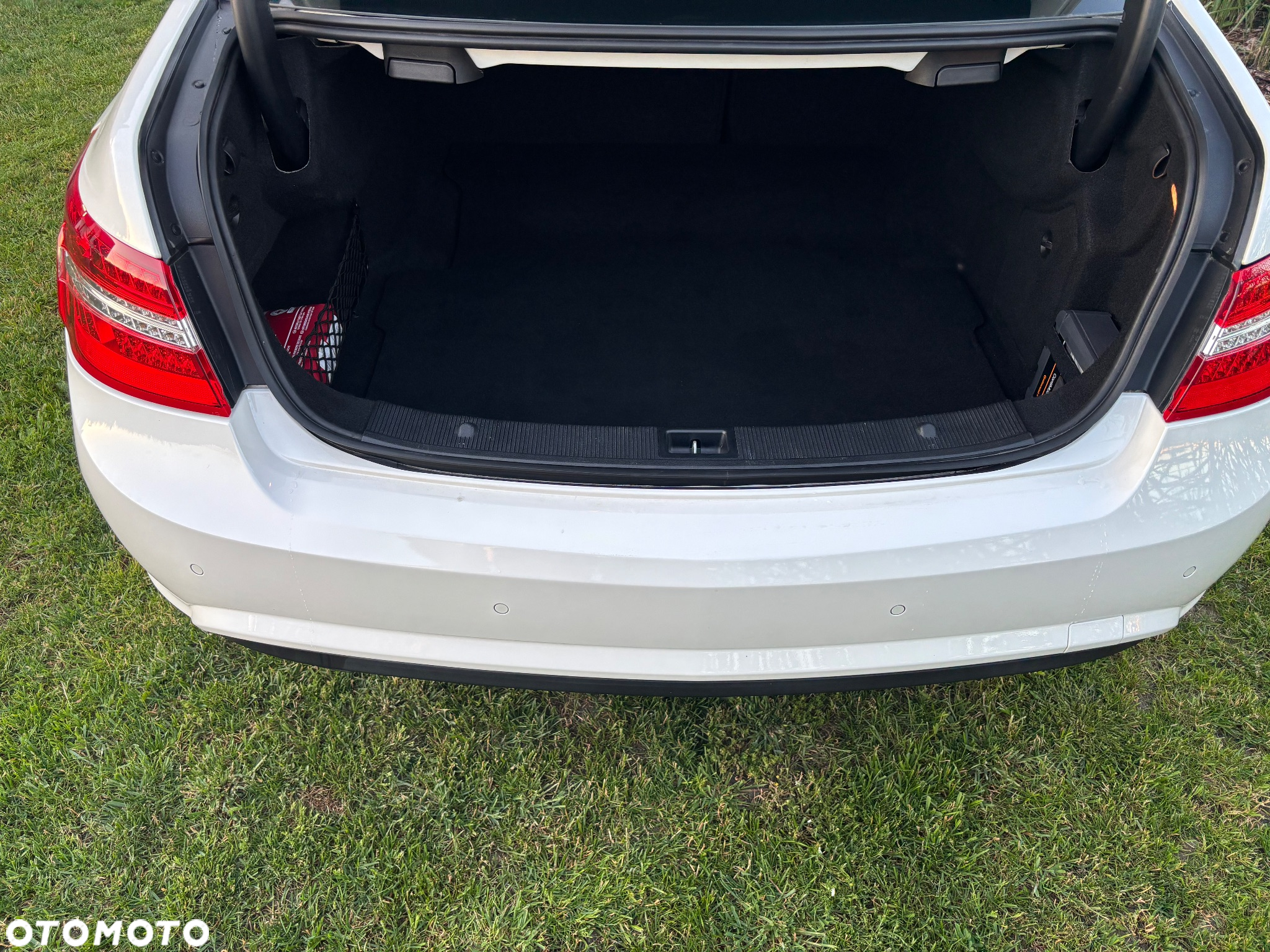 Mercedes-Benz Klasa E 250 CGI Coupe BlueEFFICIENCY Automatik Avantgarde - 22